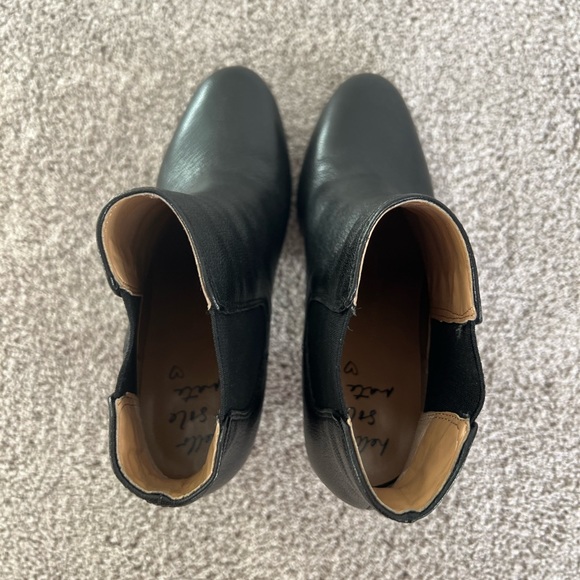 Banana Republic Belinda Chelsea Boot - Picture 2 of 6